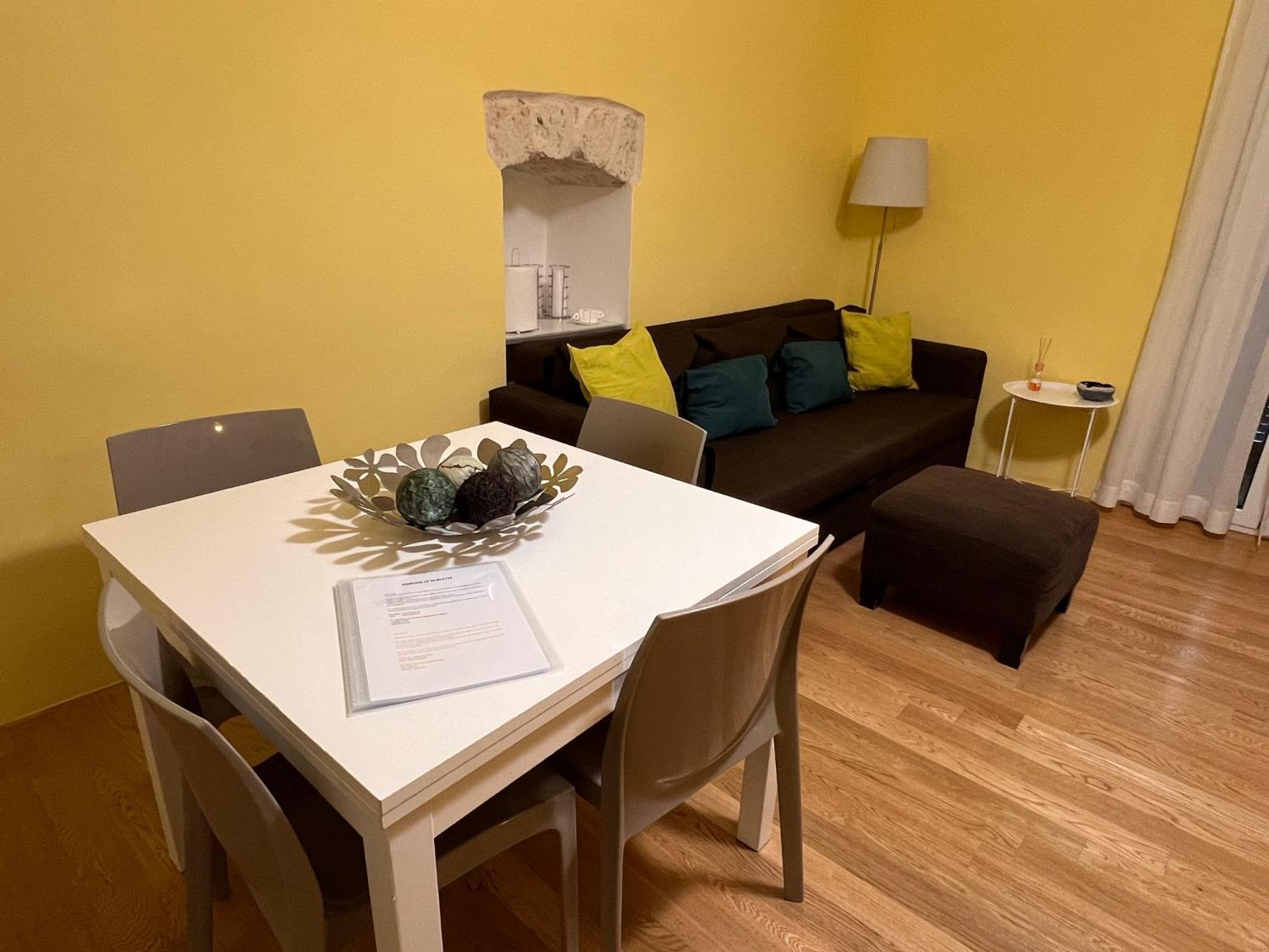 Dimora Le Scalette Apartment Bari Bagian luar foto