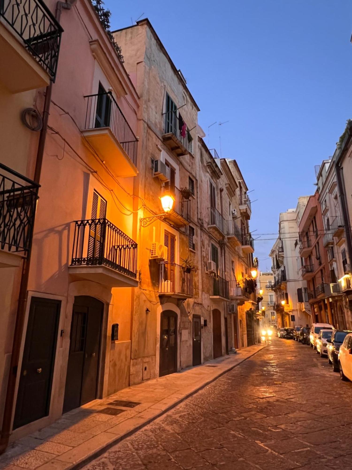 Dimora Le Scalette Apartment Bari Bagian luar foto